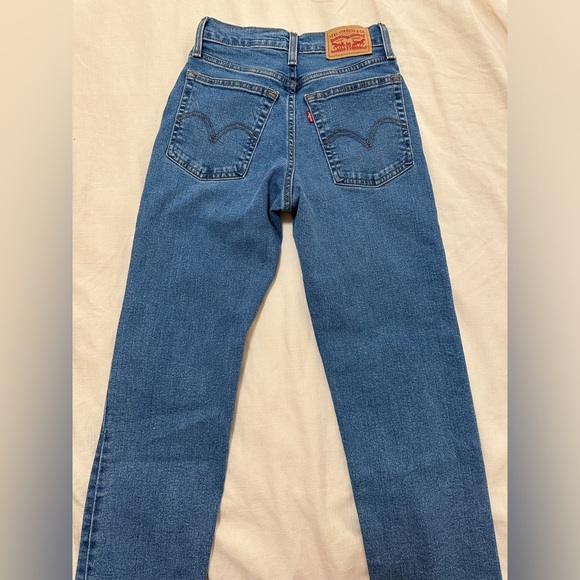 Levi’s Wedgie Straight- Medium Wash - Picture 2 of 8